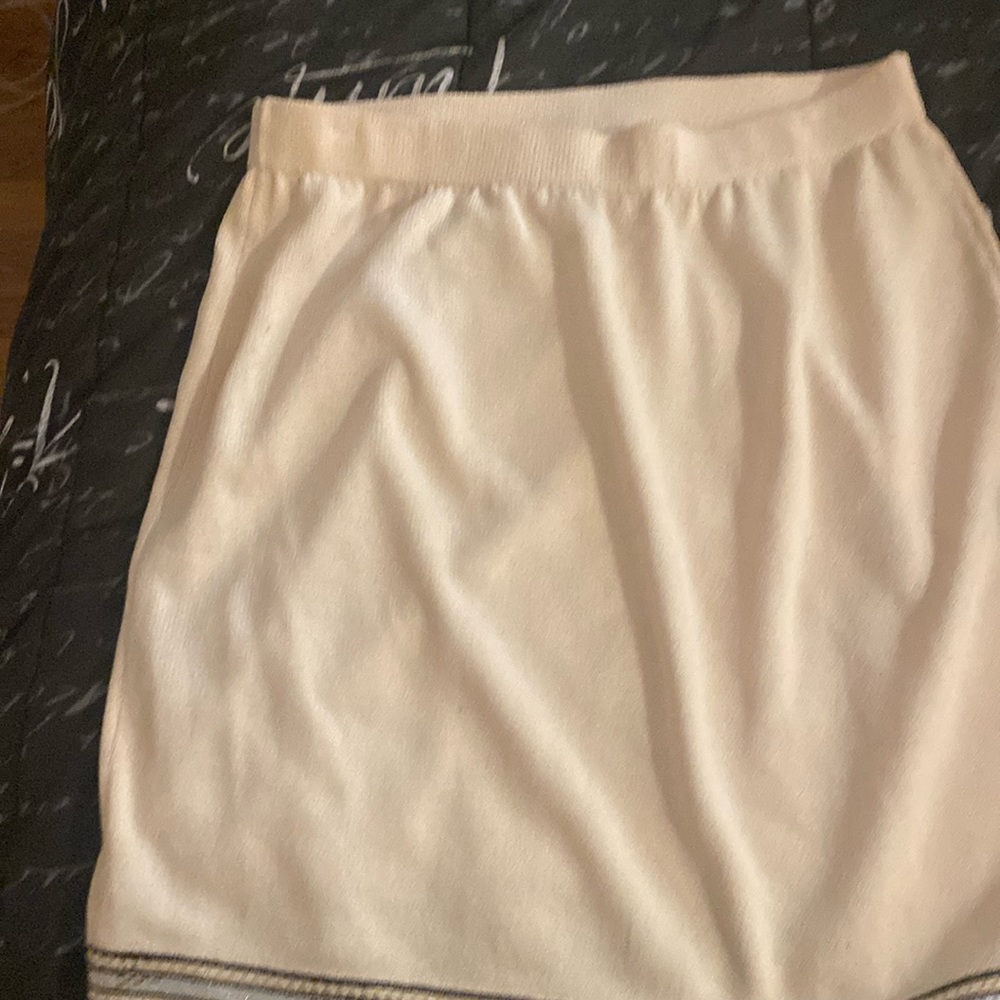 St.John Knit skirt off white